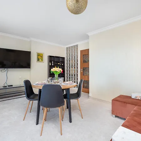 Apartamento Exceptional 550 M From The By Renters *